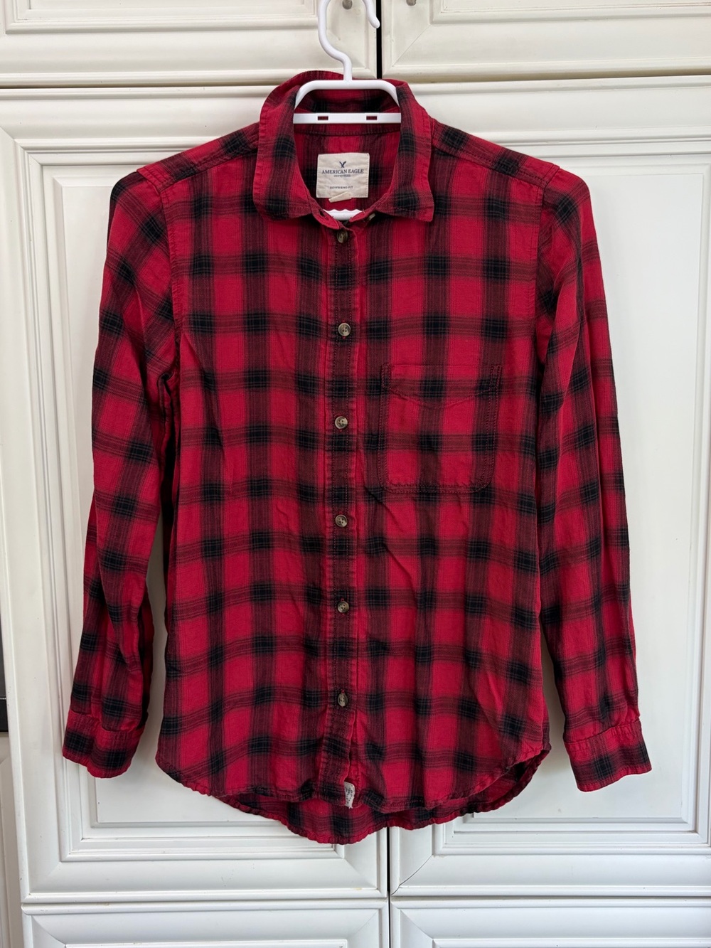American Eagle women’s plaid button up shirt